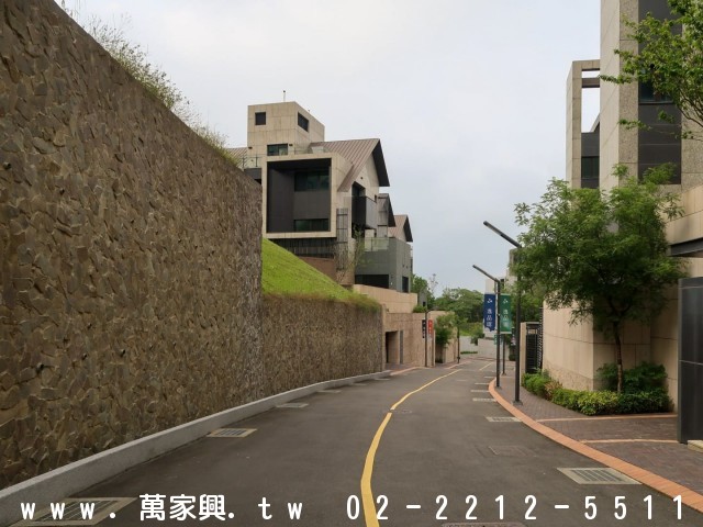 大台北華城★逸品琚半山電梯別墅★近青山鎮康橋-萬家興不動產-青山鎮大台北華城康橋學區別墅豪宅專賣 大台北華城★逸品琚半山電梯別墅★近青山鎮康橋 物件照片02